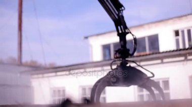 Kepçe tuvalette günlükleri ortaya çıkarır. Mobilya fabrikası süren iş