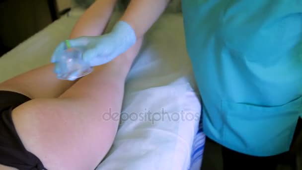Anticellulitis massage voor figuur-correctie — Stockvideo