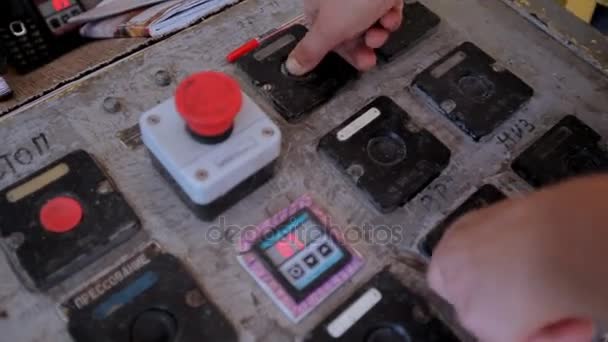 Panel de control en la sala de producción de la fábrica de muebles — Vídeos de Stock