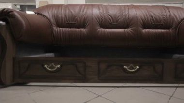 Bir kanepe mobilya fabrikasında bina. Modern kanepe ve güzel model
