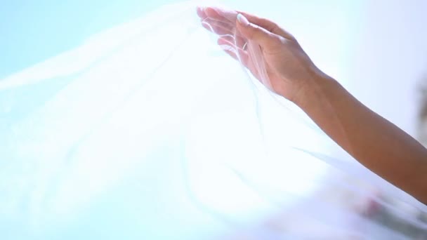 Beau style boho jeunes mariés. tendresse des sentiments. Parties du corps 