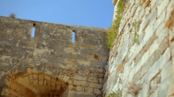 Ruínas de uma antiga fortaleza. Grécia — Vídeo de Stock