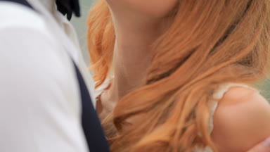 düğün. Gelin ve damat sevgi ve hassasiyet vardır.