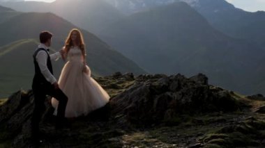 zevk ve dağlar, Georgia elele mutlu yeni evliler 