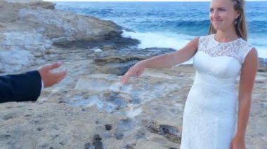 Elele beach Yunanistan üzerinde eğlenirken balayı düğün günü kavramı