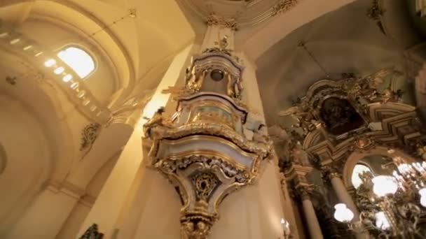 Belo Interior Antiga Igreja Católica — Vídeo de Stock
