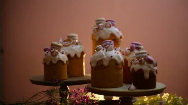 Σπιτικά Νόστιμα Πασχαλινά Γλυκά Γλυκές Διακοσμήσεις Στις Στάσεις Ευτυχισμένη Πάσχα — Αρχείο Βίντεο