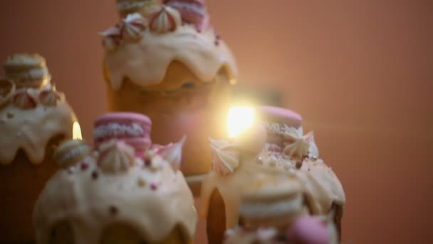 Yapımı Lezzetli Paskalya Kek Standları Mutlu Paskalya Kavramı Üzerinde Tatlı — Stok video