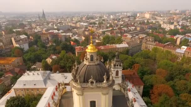 Luchtfoto van St. Georges kathedraal Lviv, Oekraïne. — Stockvideo