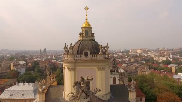 聖ジョルジュ大聖堂リヴィウ ウクライナの空撮. — ストック動画