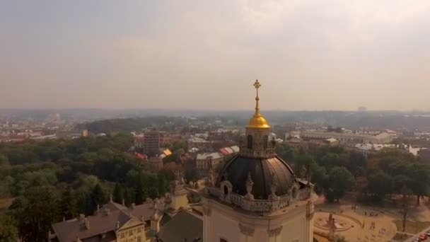 Flybilde av St. Georges katedral Lviv Ukraina . – stockvideo