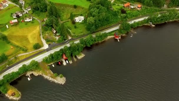 Luchtfoto van een charmant Noors vissersdorp — Stockvideo