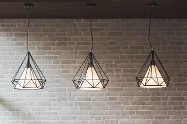 Edison'un ampul ve modern tarzı lamba. Sıcak sesi hafif BÜ