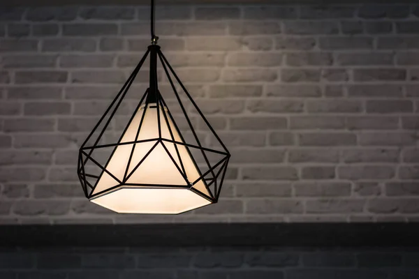 Lâmpada de Edison e lâmpada em estilo moderno. Luz de tom quente bu Imagens Royalty-Free