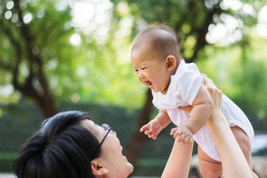 oynama ve park Bebek Bakımı anne
