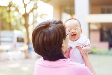 oynama ve park Bebek Bakımı anne