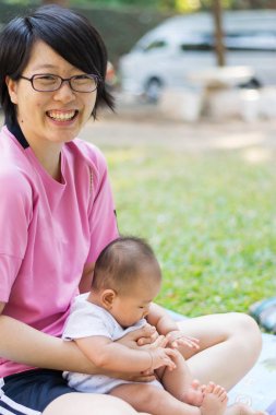 oynama ve park Bebek Bakımı anne