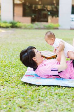 oynama ve park Bebek Bakımı anne