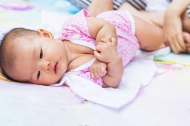 yerde yatan sian bebek 