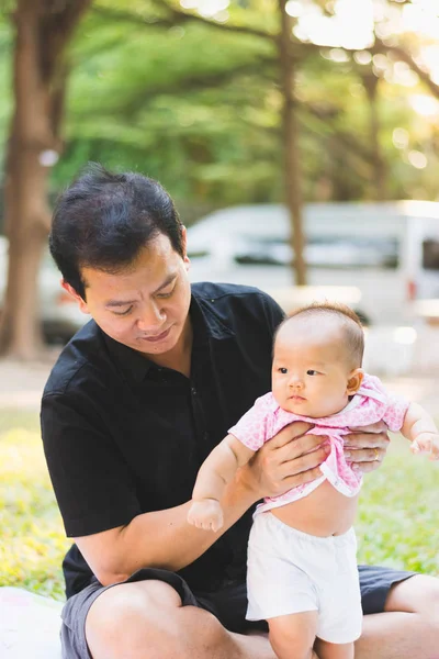  Baba Anne baba bebek Park'ta