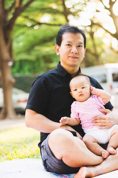  Baba Anne baba bebek Park'ta