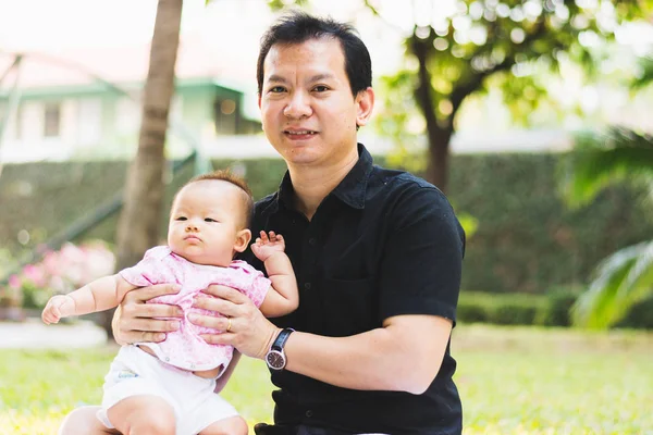  Baba Anne baba bebek Park'ta