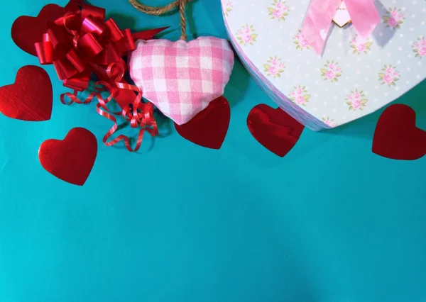 Glückliche Valentinstag Karte Mit Herzen Und Geschenk — Stockfoto