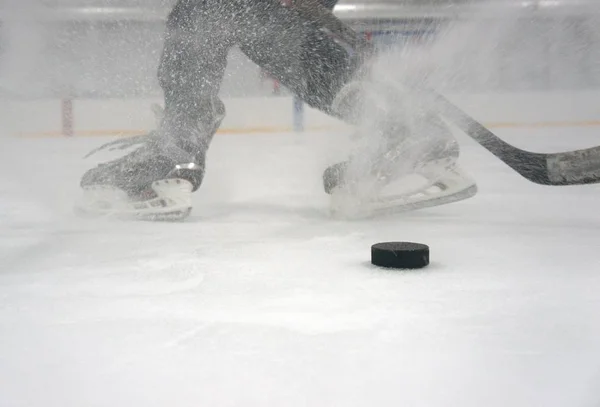 Joueur Hockey Avec Bâton Palet — Photo