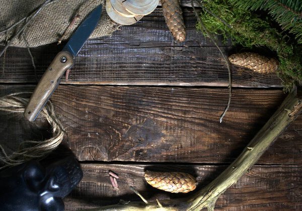 Рабочее место с копировальным пространством, лесная кабина, тематический деревянный стол
