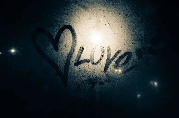 Amor Inscrição Vidro Nebuloso Com Coração — Fotografia de Stock