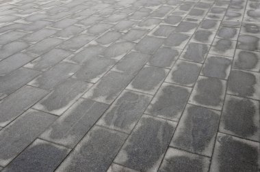  Parktaki desenli taş kaldırım yolu