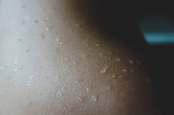 Naked Female Shoulder Water Drops — Stock Photo, Image