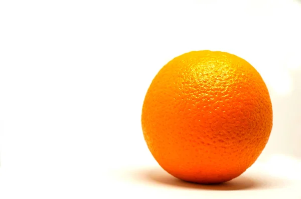 Reife Orange Auf Isoliertem Weißen Hintergrund — Stockfoto