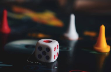  Masa oyunları, çipler ve zar karantinası ve kendini izole etme zamanı, ev eğlencesi ve aile oyunu