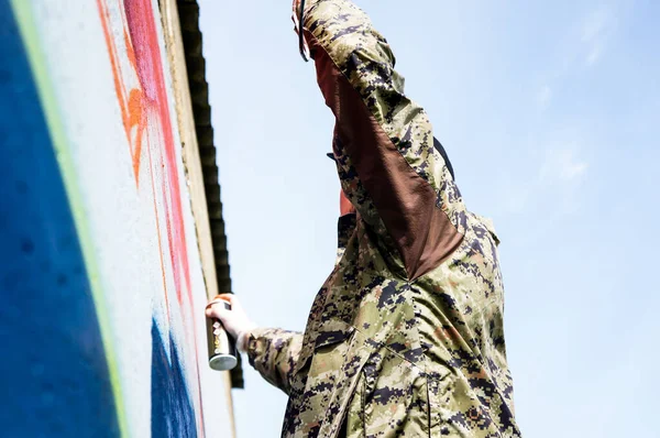 Moscú 2020 Street Artist Paints Colorful Graffiti Common Wall Concepto — Foto de Stock