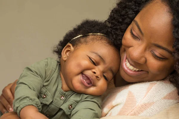 Happy African American mother and her daugher. — Stock Photo, Image