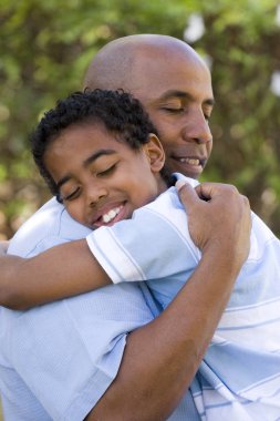 Afro-Amerikan baba ve oğul birlikte vakit.