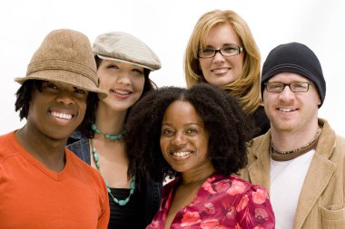 Farklı gruba konuşan ve gülen.