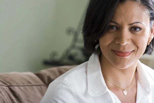 Beautiful Confident African American Woman Smiling — Stock Photo, Image