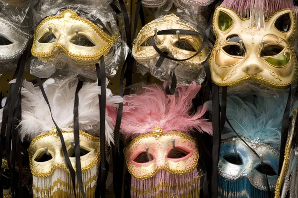 Masky z benátského karnevalu v Benátkách Stock Obrázky