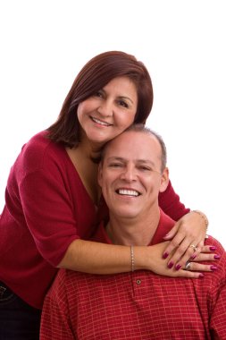 İspanyol çift izole üzerinde beyaz sarılma.