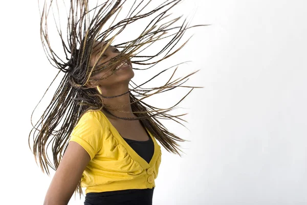 Feliz Afro Americano mujeres pelo volando . — Foto de Stock