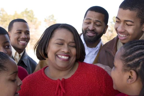 African American familj och deras barn. — Stockfoto