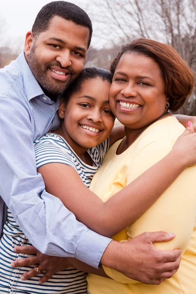 Familia afroamericana y sus hijos . — Foto de Stock