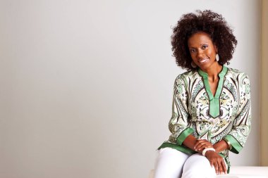 Emin olgun Afrikalı-Amerikalı kadın.