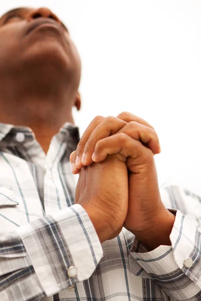 Afrikanisch-amerikanischer Mann mit offenen Armen. — Stockfoto