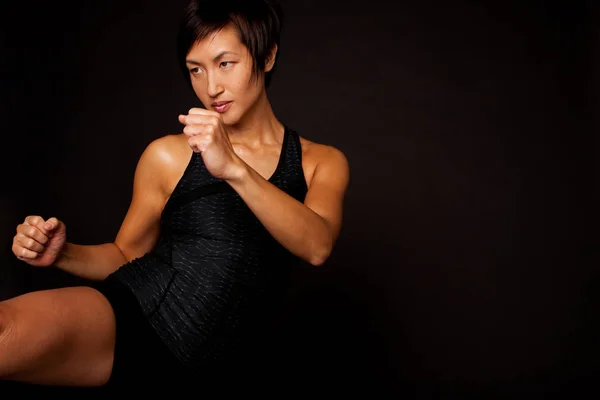 Portrait of woman practicing self defense. — Stock Photo, Image