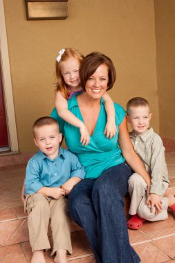 Mutlu sevgi dolu bir anne ve onun çocuk.