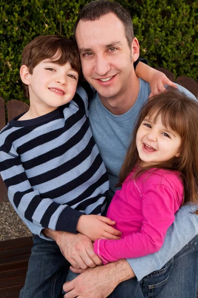 Retrato de família feliz sorrindo e rindo . — Fotografia de Stock