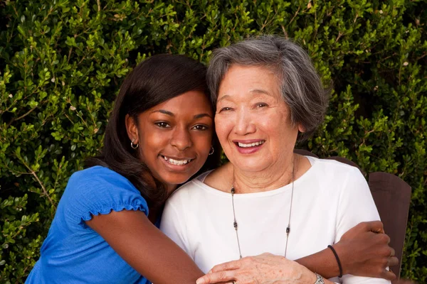 Mujeres multiculturales y generacionales. Modelo a seguir . —  Fotos de Stock